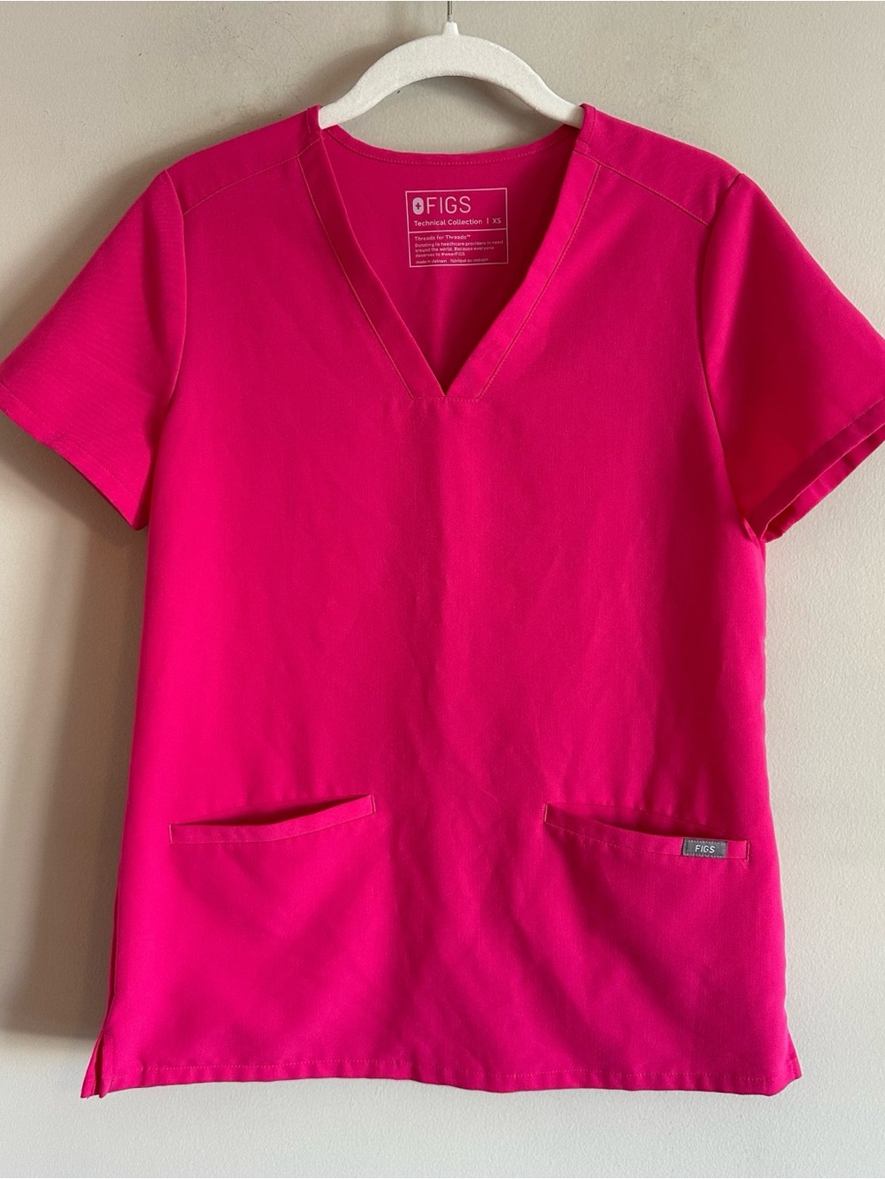 Figs Casma Three Pocket Scrub Top Shirt Hot Pink Shocking Pink PO 1874 XS
